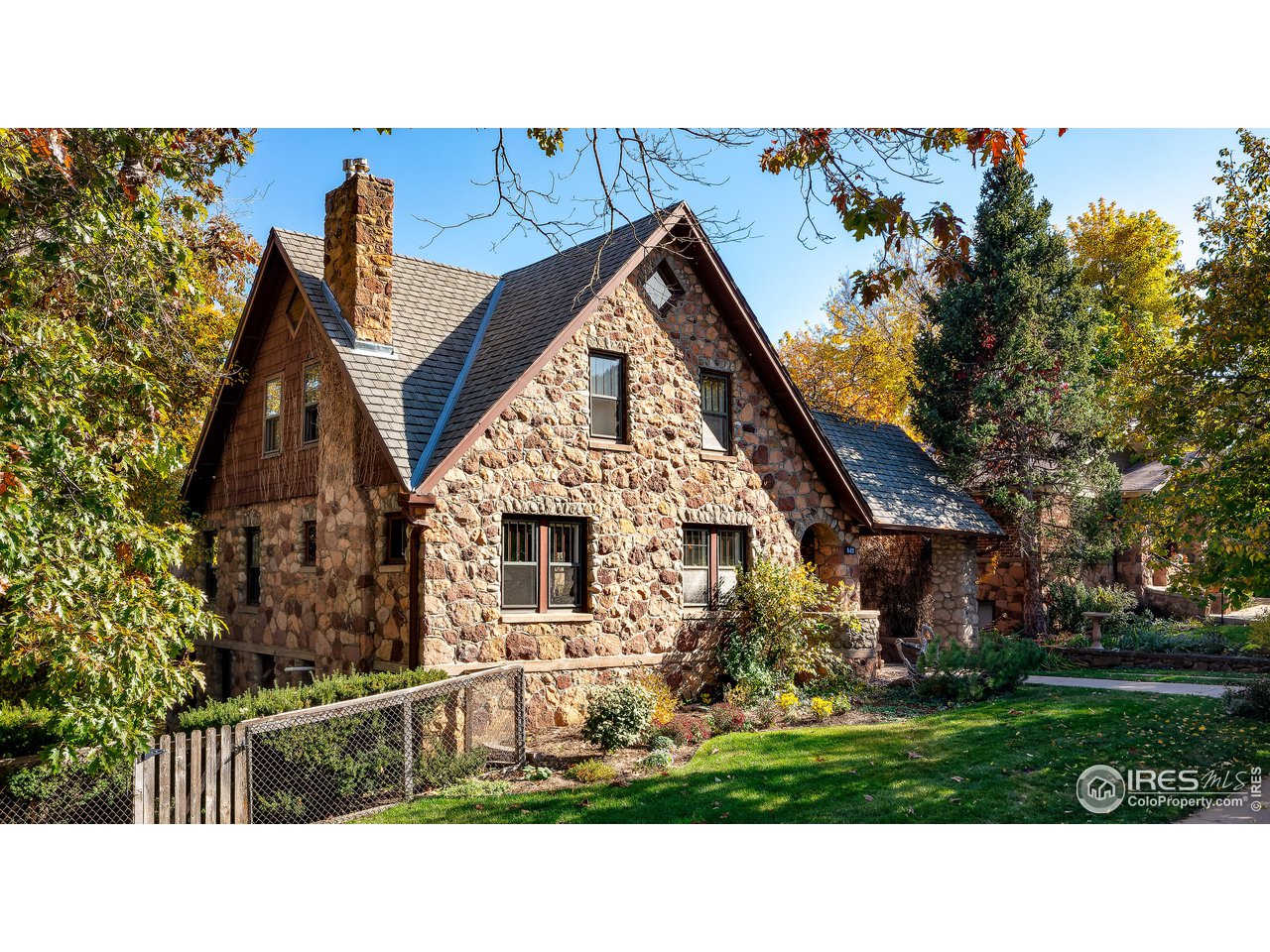 a black and white photo of a house