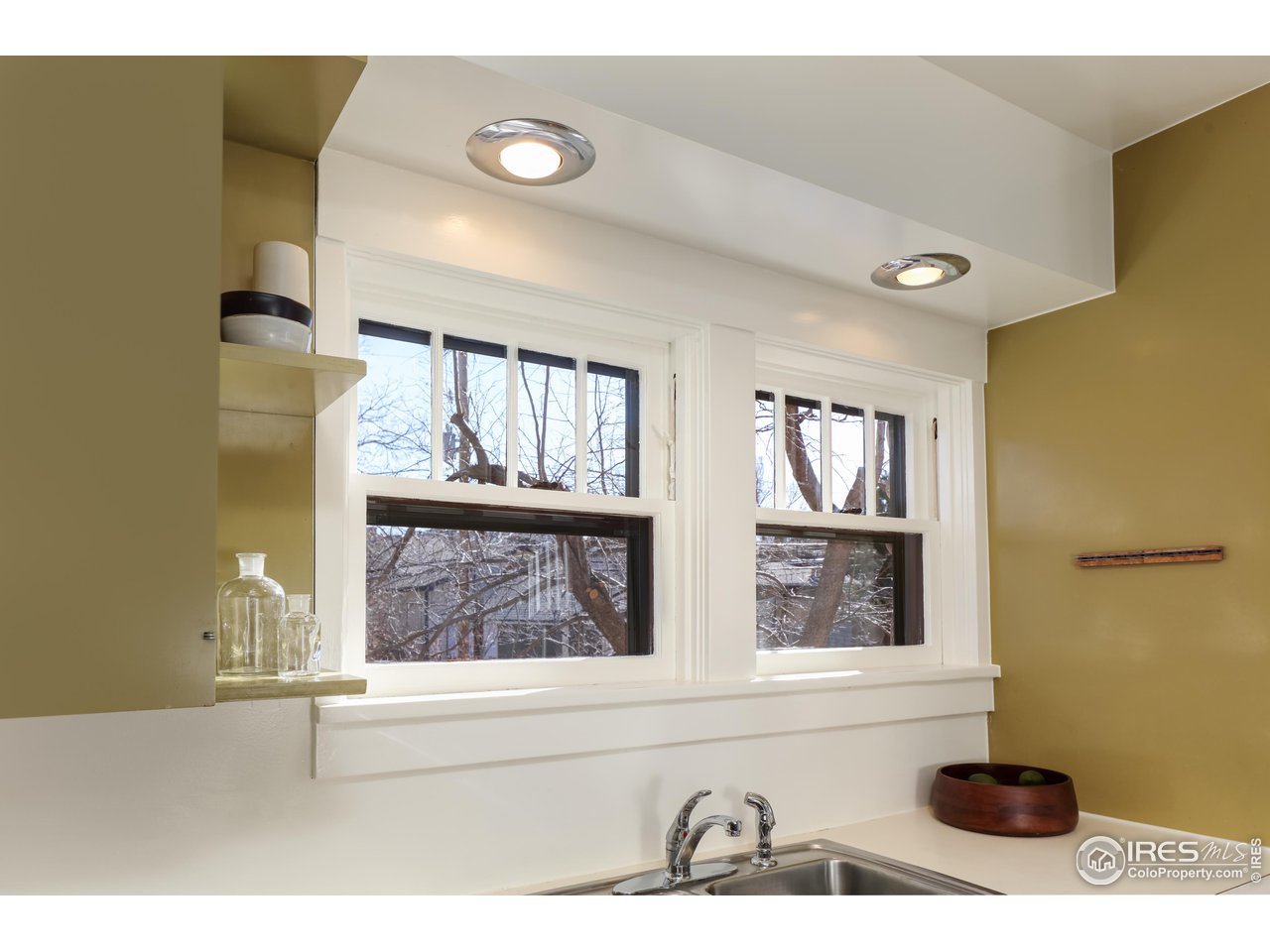 842 Grant Place Boulder, CO 80302 - Photo 18 of 40 a bathroom with a bathtub and a window