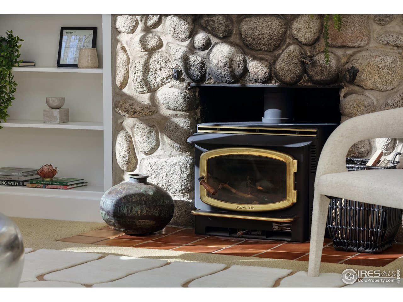 842 Grant Place Boulder, CO 80302 - Photo 7 of 40 a view of living room