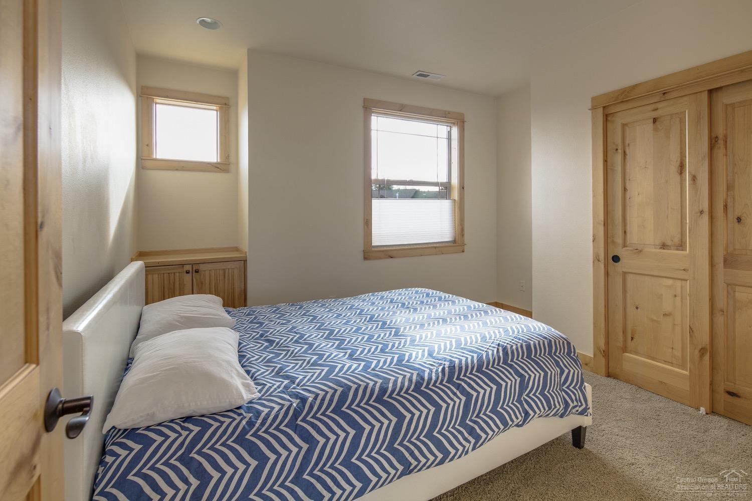 957 Southwest Vantage Point Way Bend, OR 97702 - Photo 19 of 25 Additional Photo