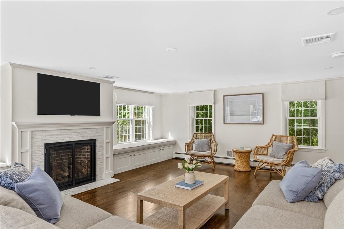 37 Stagecoach Road Hingham, MA 02043 - Photo 7 of 40 Gallery Image 7