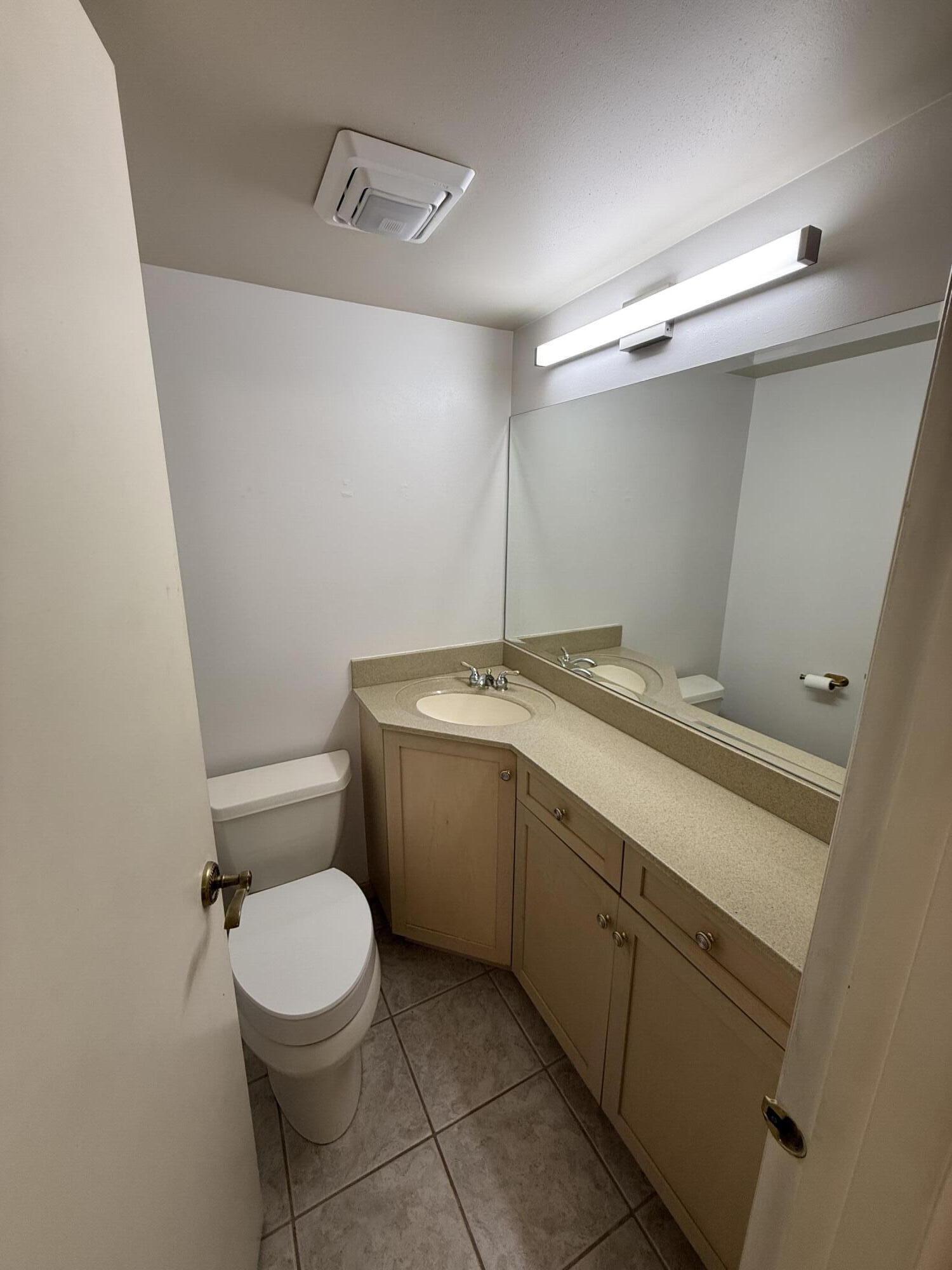2220 Good Hope Road, Unit 21 Glendale, WI 53209 - Photo 12 of 23 IMG_7293