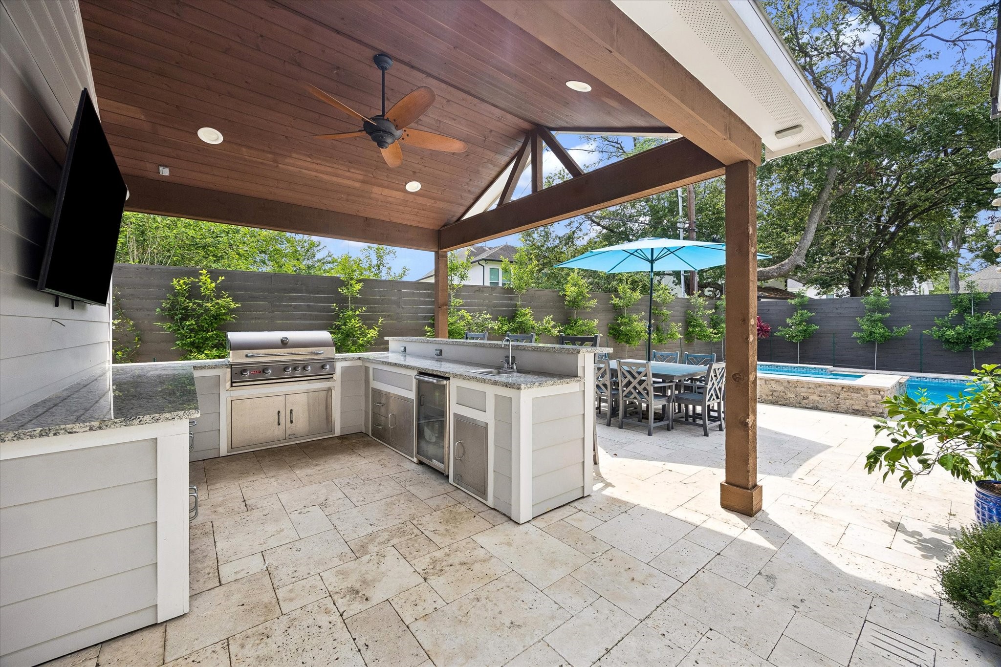 1519 Richelieu Lane Houston, TX 77018 - Photo 25 of 30 Covered patio with full size outdoor kitchen