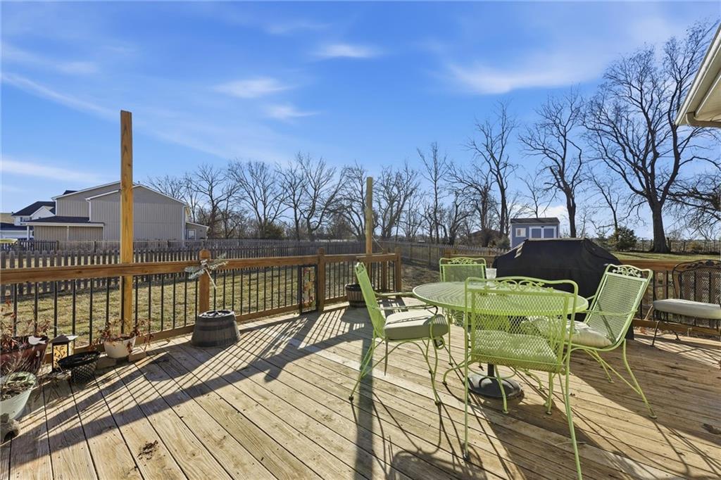 1305 159th Street Basehor, KS 66007 - Photo 21 of 33