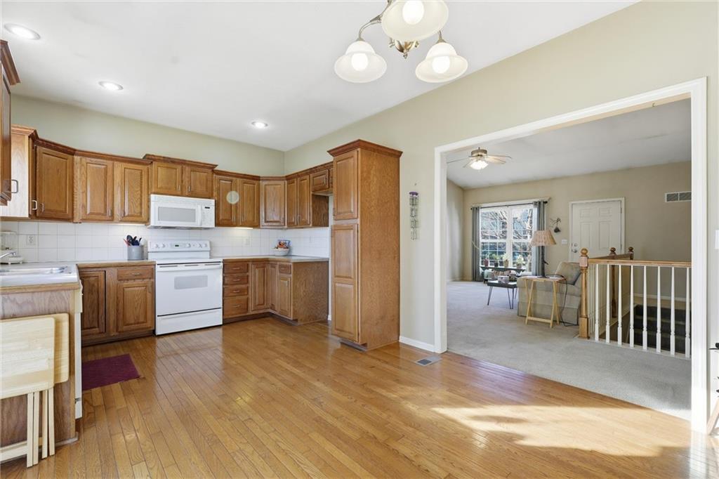 1305 159th Street Basehor, KS 66007 - Photo 8 of 33