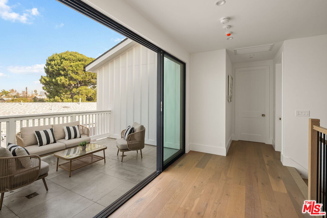 1742 Preuss Road Los Angeles, CA 90035 - Photo 25 of 50