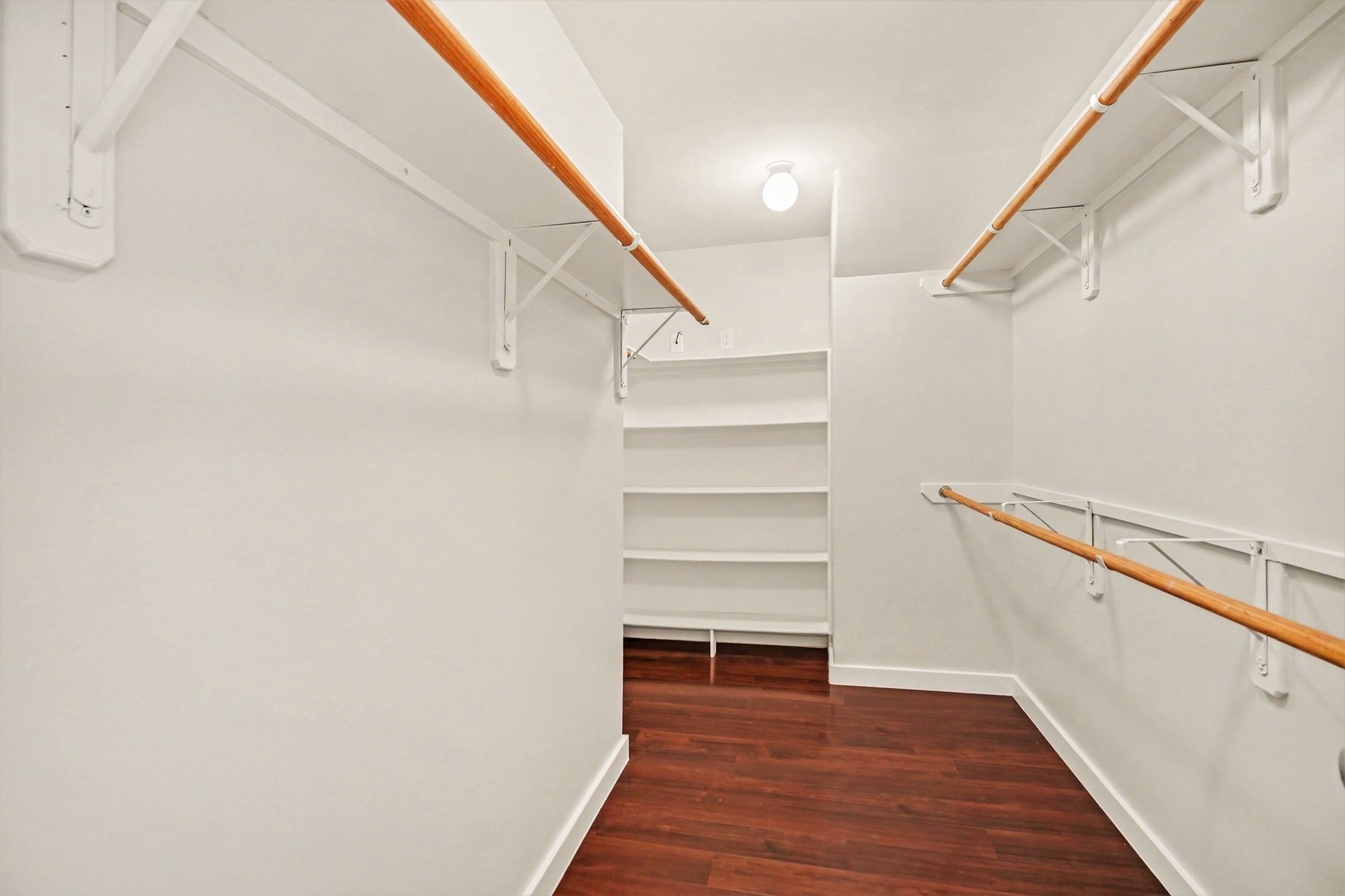 7419 Hollister Ridge Houston, TX 77040 - Photo 13 of 27 One of two walk-in closets in the primary suite.