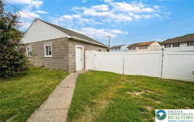 a view of a backyard of the house