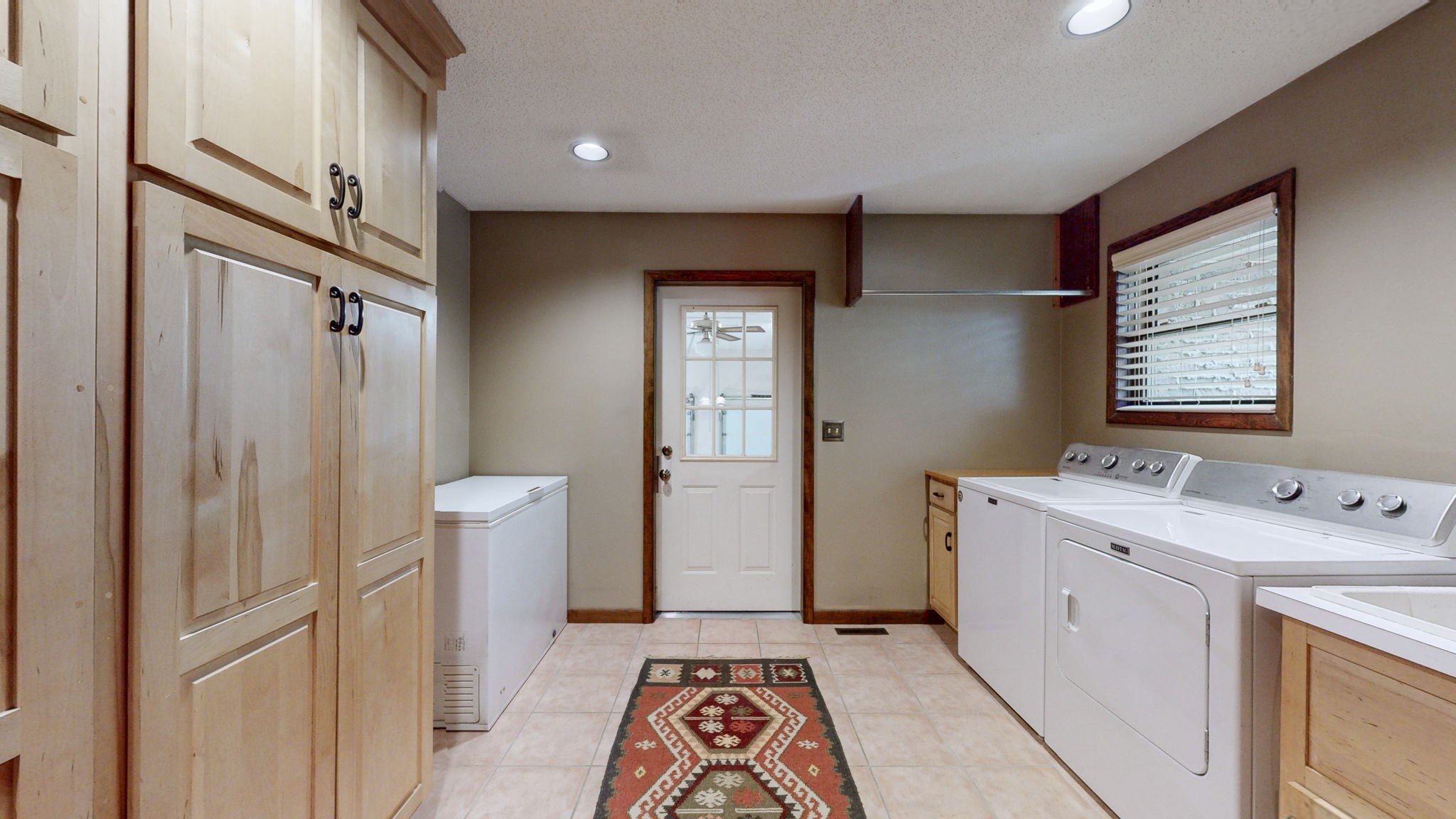 35 Davis Road Springville, TN 38256 - Photo 31 of 50 a view of hallway with window
