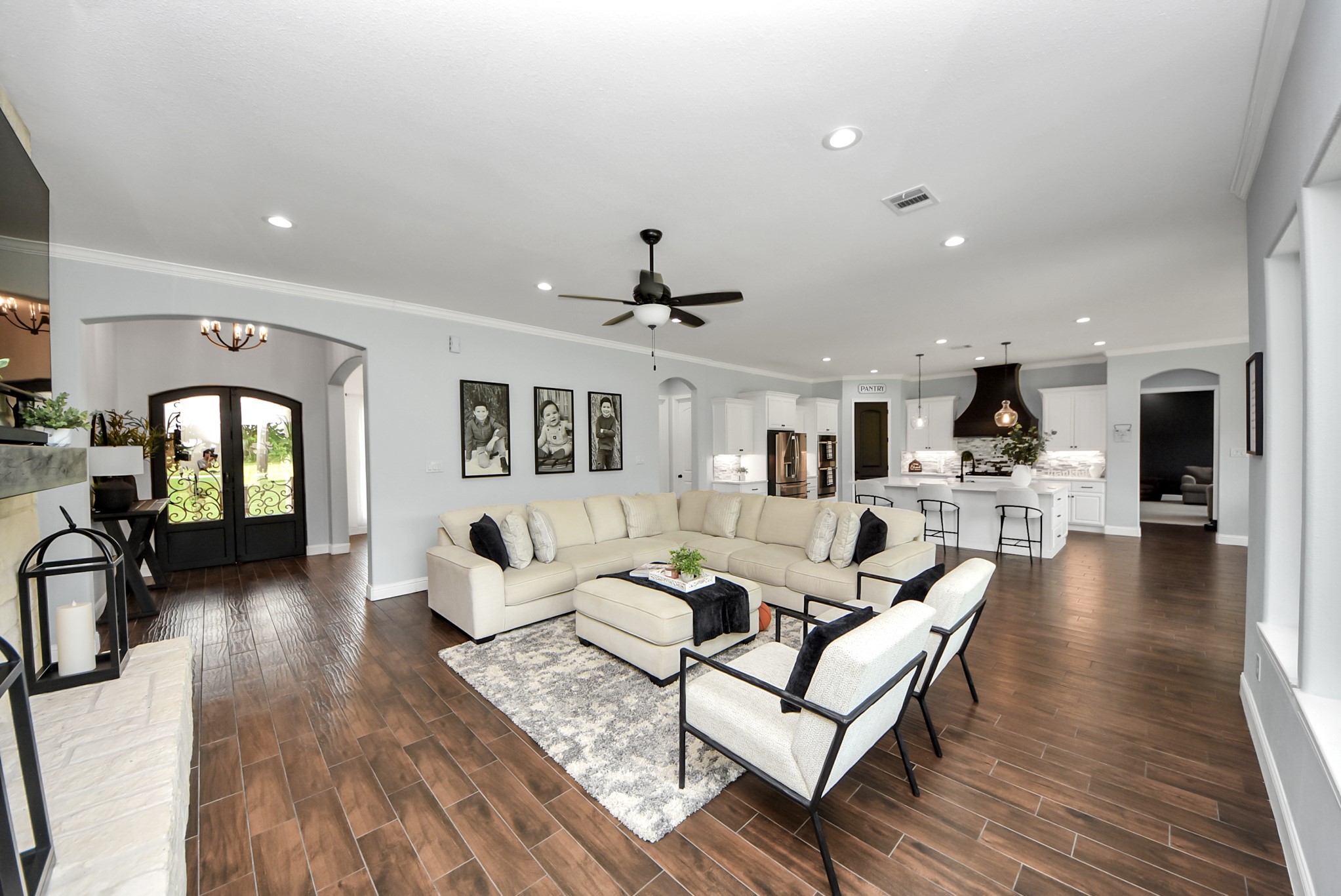 16626 Hamill Drive Rosharon, TX 77583 - Photo 10 of 42 LIVING ROOM