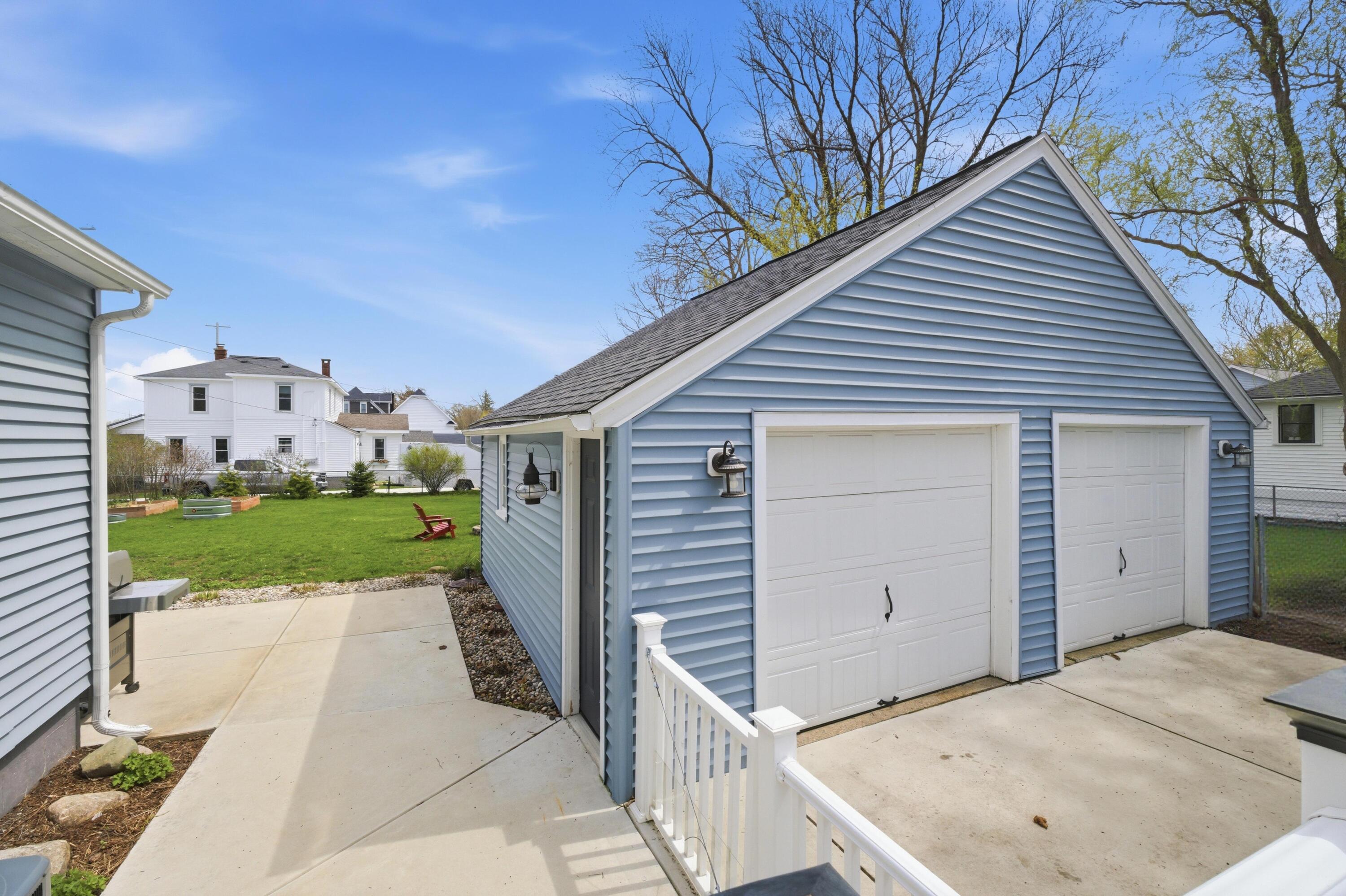 220 Barber Street Spring Lake, MI 49456 - Photo 35 of 55 IMG_0499_autoremove_27371213