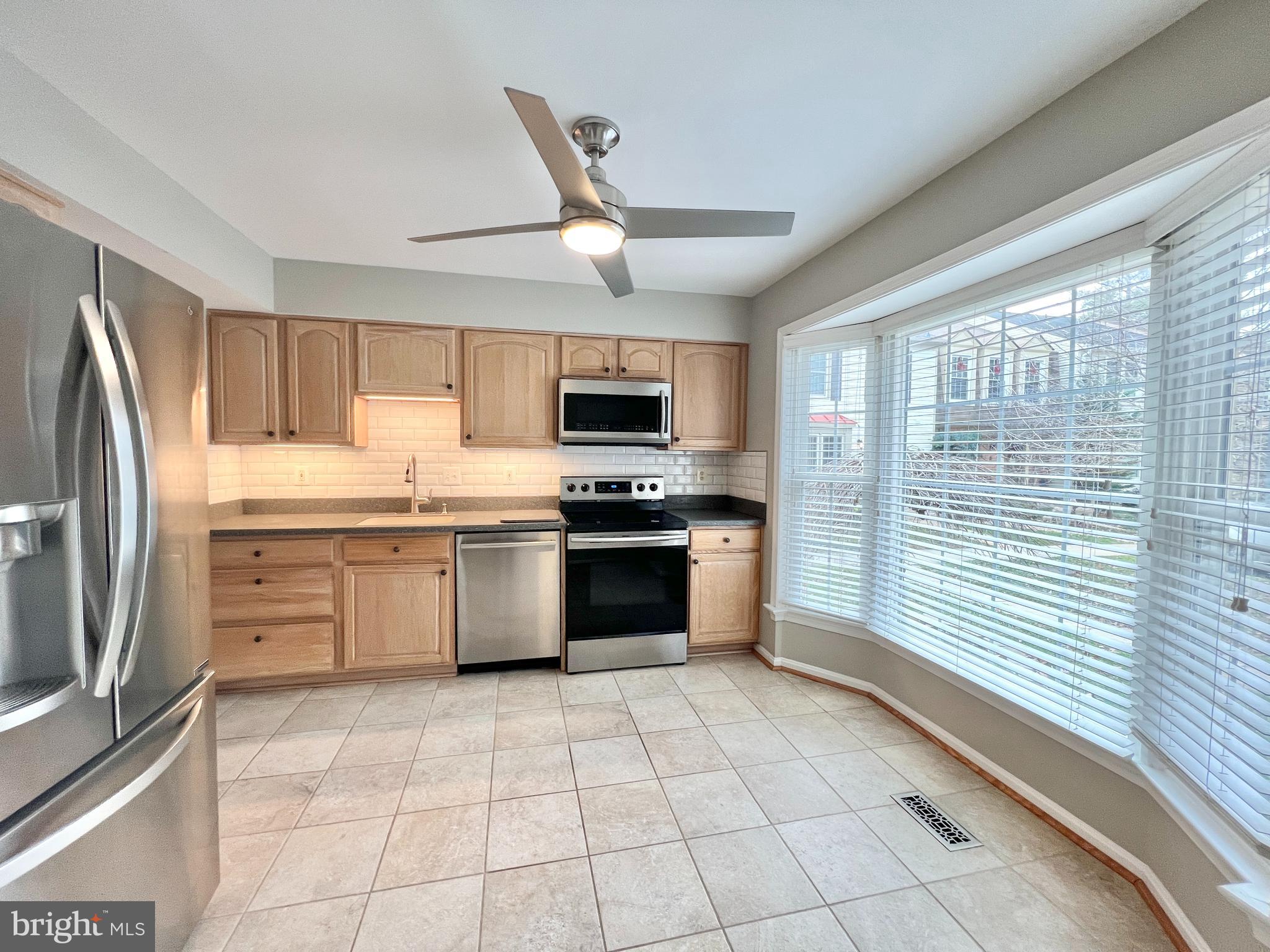 10287 Latney Road Fairfax, VA 22032 - Photo 3 of 26 a kitchen with a stove a sink and a refrigerator