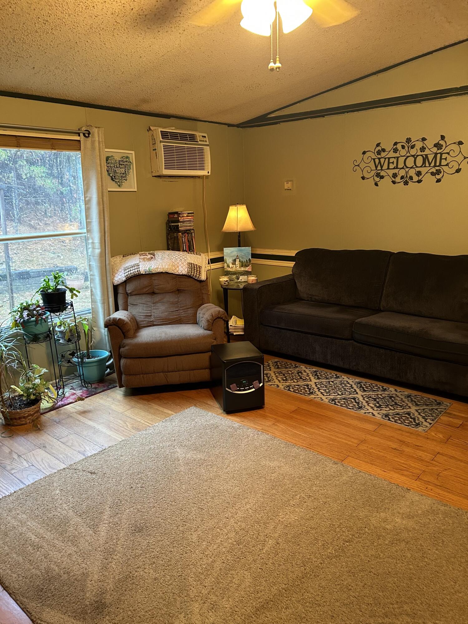 1543 Chamberlain Road LaFayette, GA 30728 - Photo 3 of 13 Living Area