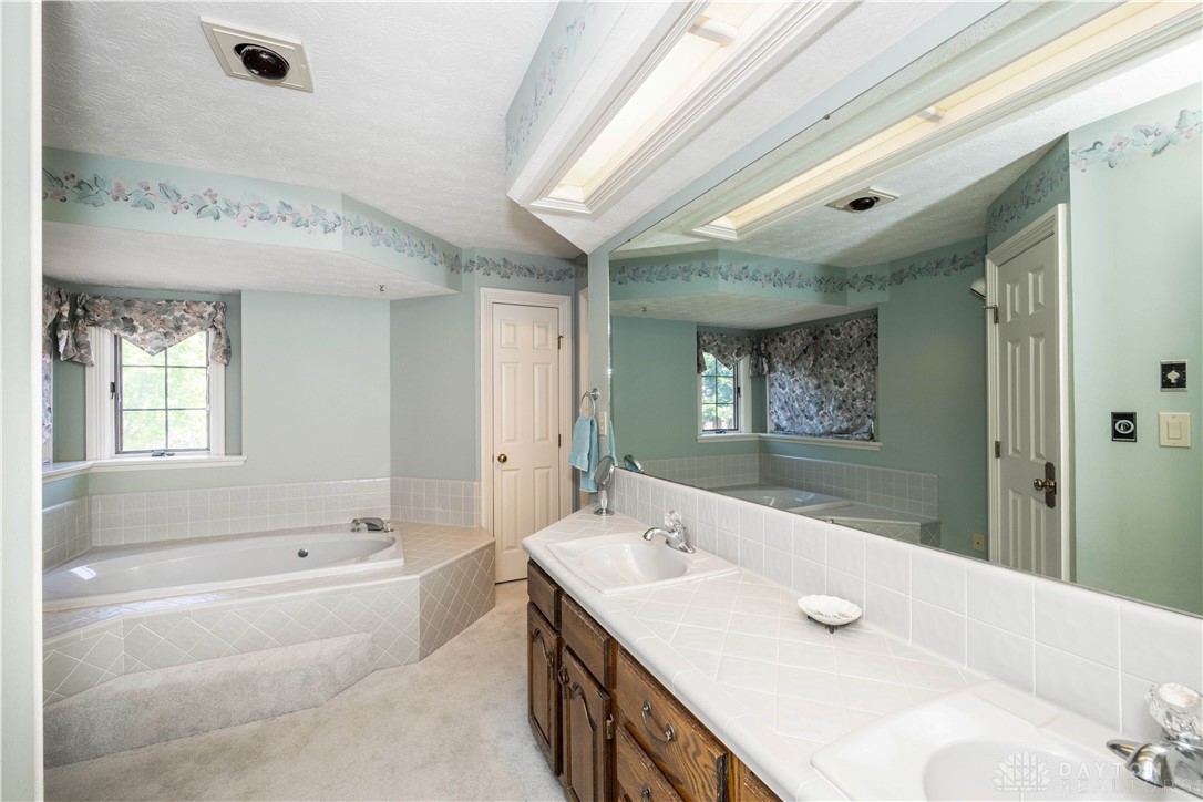 8343 Innsbrook Lane Springboro, OH 45066 - Photo 37 of 74 En Suite Primary