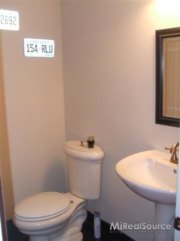 3529 Crooks Road Royal Oak, MI 48073 - Photo 10 of 15 31154431-9.JPG