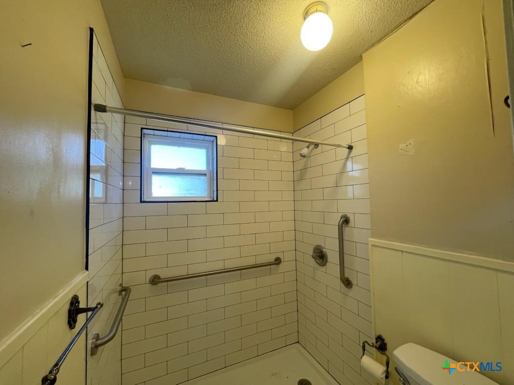 104 Skipcha Trail Lampasas, TX 76550 - Photo 25 of 34 a bathroom with a shower