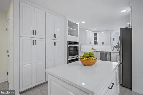 $825,000 | 5002 Castle Moor Drive, Columbia, MD 21044