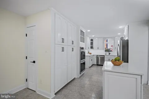 $825,000 | 5002 Castle Moor Drive, Columbia, MD 21044