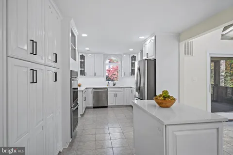 $825,000 | 5002 Castle Moor Drive, Columbia, MD 21044