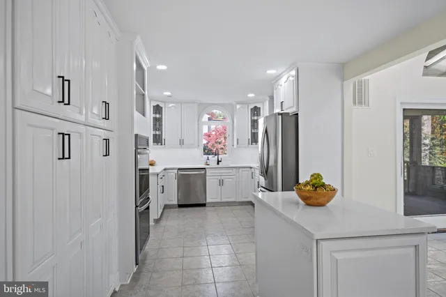 $825,000 | 5002 Castle Moor Drive, Columbia, MD 21044