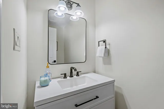 $825,000 | 5002 Castle Moor Drive, Columbia, MD 21044