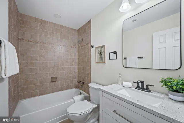 $825,000 | 5002 Castle Moor Drive, Columbia, MD 21044