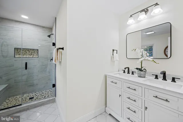 $825,000 | 5002 Castle Moor Drive, Columbia, MD 21044