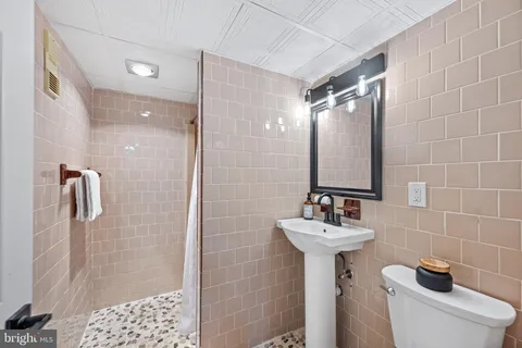 $825,000 | 5002 Castle Moor Drive, Columbia, MD 21044