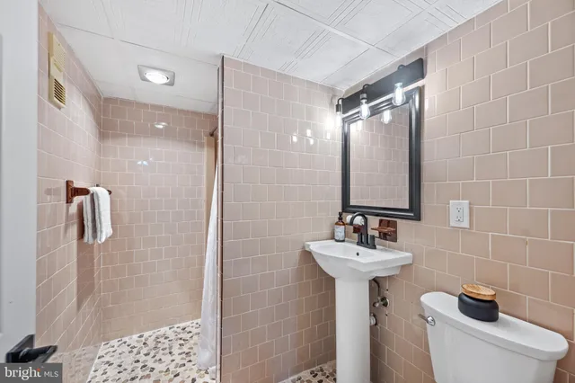 $825,000 | 5002 Castle Moor Drive, Columbia, MD 21044