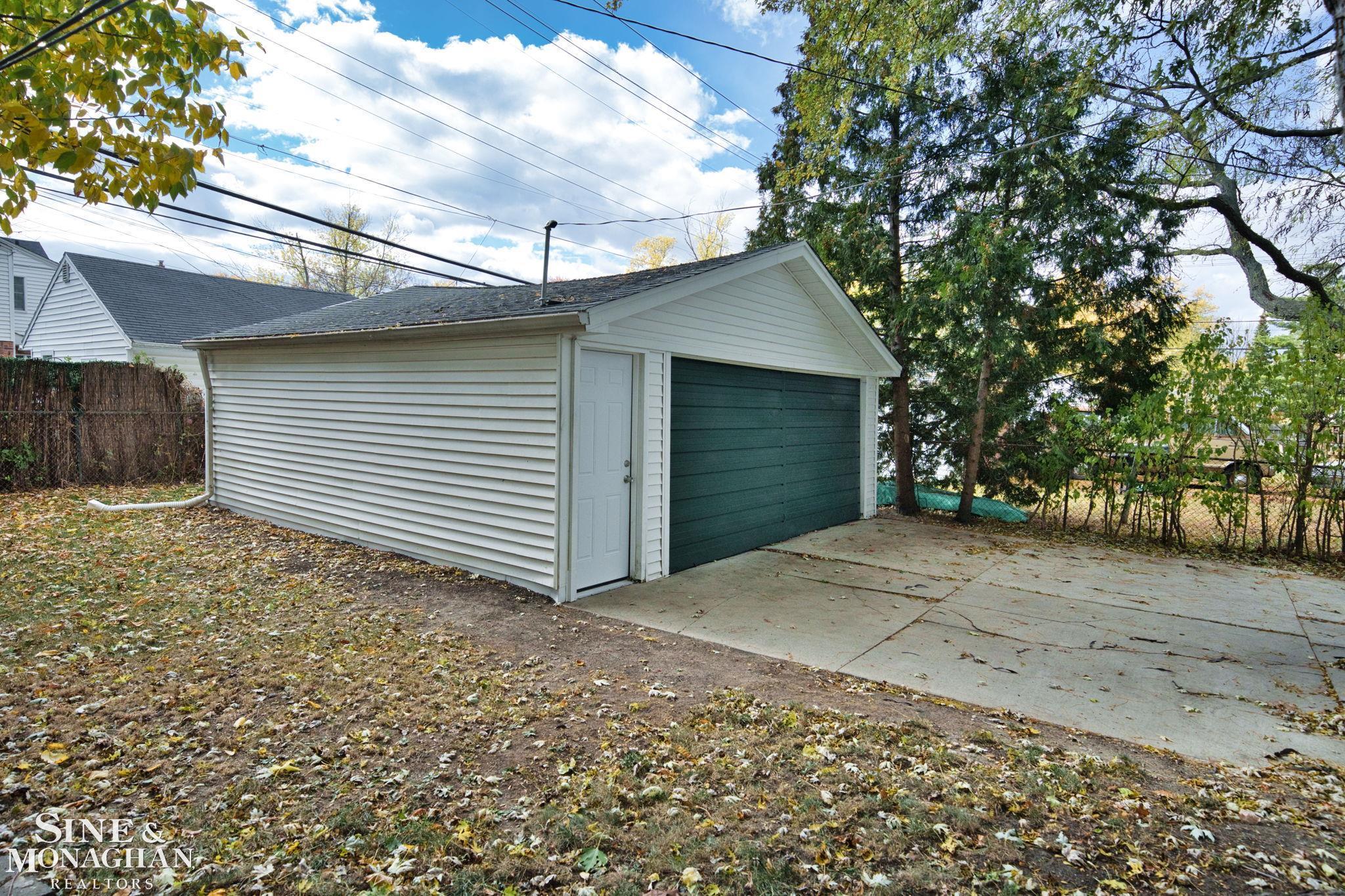 1641 Hampton Road Grosse Pointe Woods, MI 48236 - Photo 61 of 70