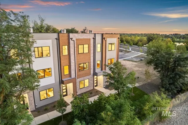 $849,900 | 3255 West Moore Street, Boise, ID 83702