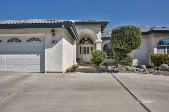 920 Hermosa Avenue Ridgecrest, CA 93555 - Photo 2 of 44