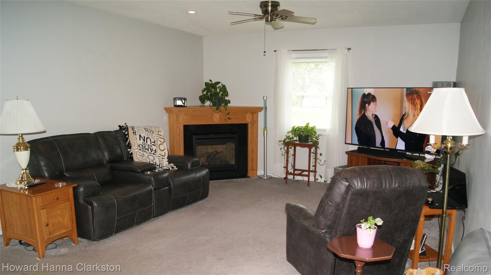 5445 Maybee Road Clarkston, MI 48346 - Photo 15 of 18 Large family room with gas fireplace