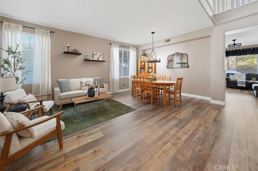 29053 Raintree Lane Saugus, CA 91390 - Photo 4 of 36