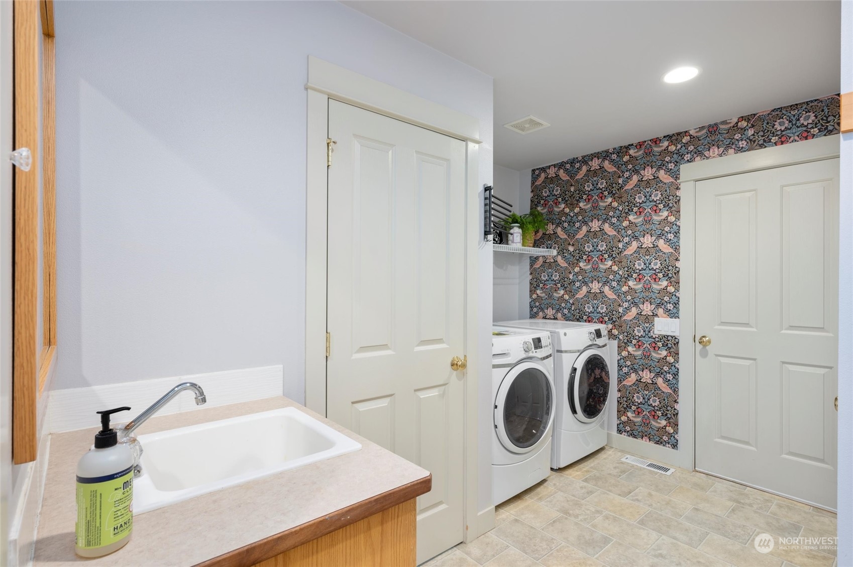 3703 Fielding Avenue Bellingham, WA 98229 - Photo 15 of 40 a utility room with dryer and washer