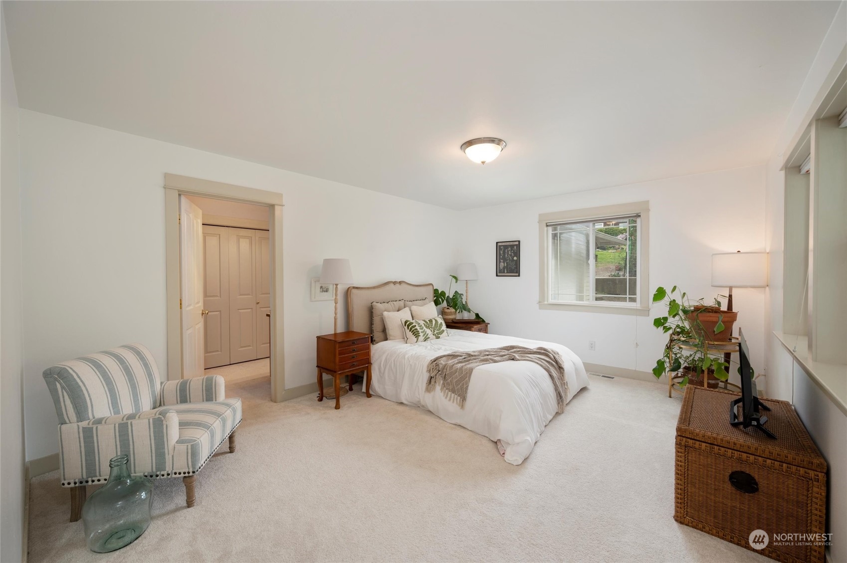 3703 Fielding Avenue Bellingham, WA 98229 - Photo 19 of 40 a bedroom with bed and a couch