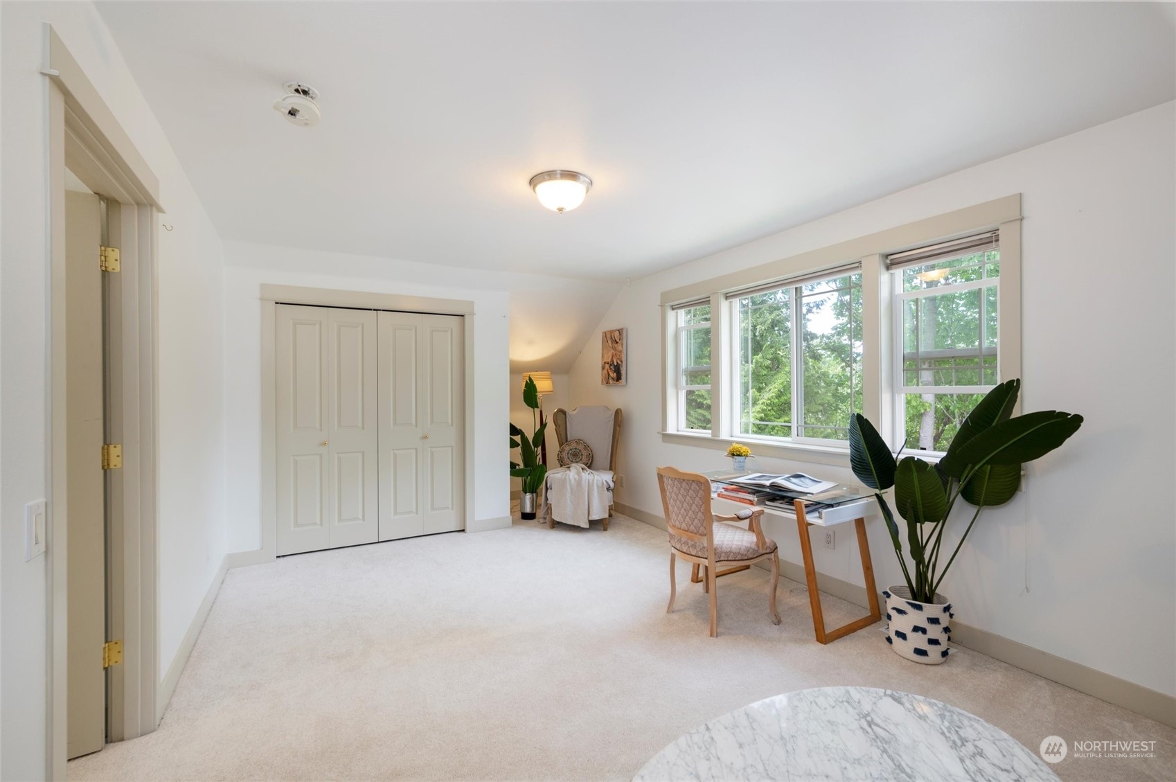 3703 Fielding Avenue Bellingham, WA 98229 - Photo 25 of 40 a view of a livingroom with lounge chair and windows