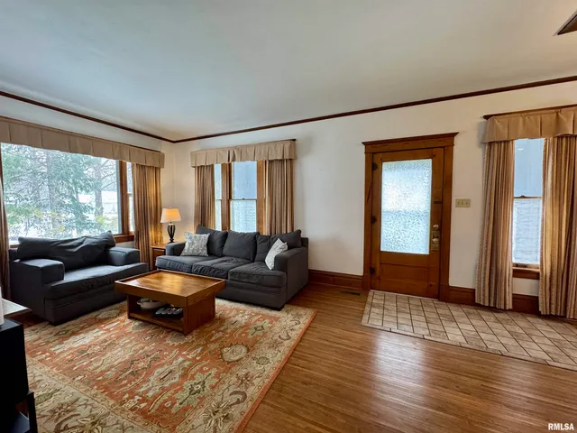 $157,000 | 816 East Washington Street, Macomb, IL 61455