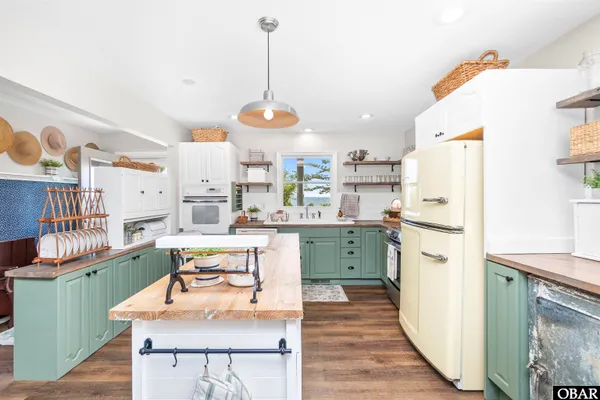 $649,900 | 126 Narrow Shore Road, Aydlett, NC 27916