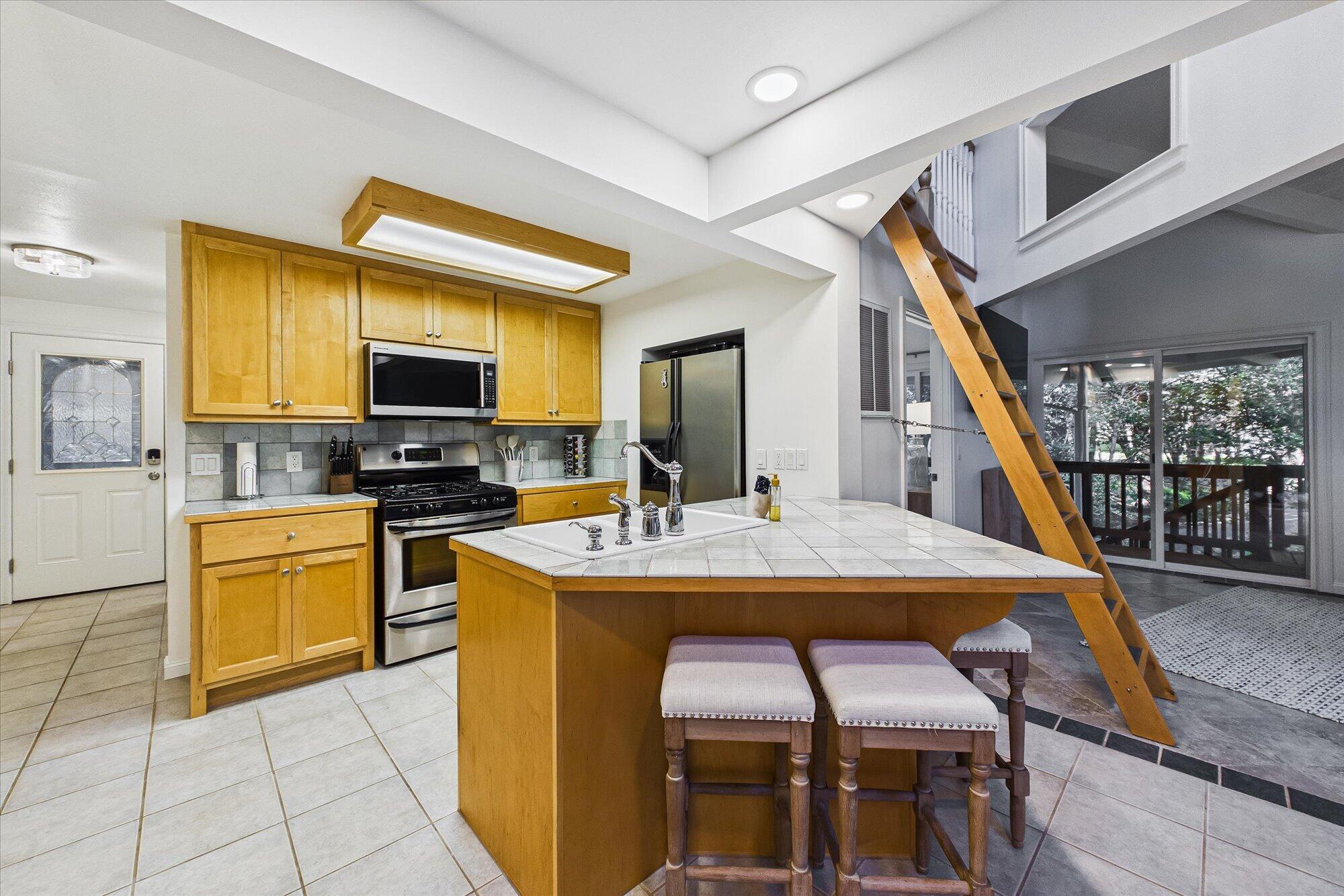472 Beach Road Shelter Cove, CA 95589 - Photo 19 of 49