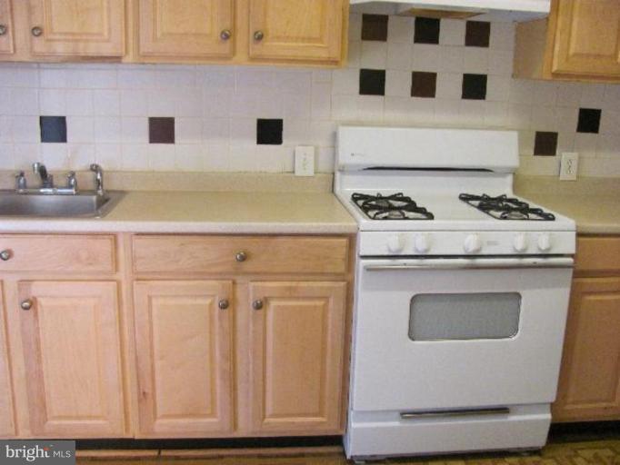 11911 Andrew Street Silver Spring, MD 20902 - Photo 2 of 9 Kitchen