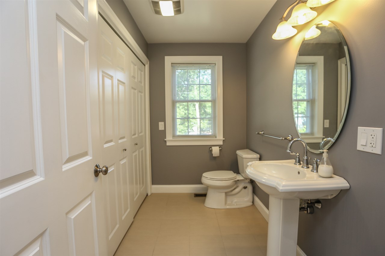 131 Harris Road Nashua, NH 03062 - Photo 16 of 40
