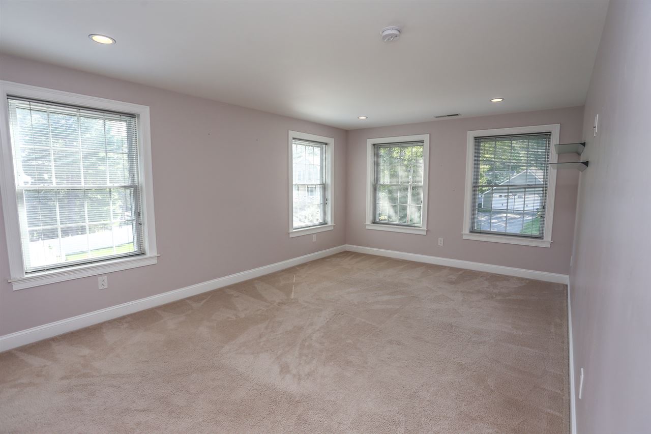 131 Harris Road Nashua, NH 03062 - Photo 17 of 40