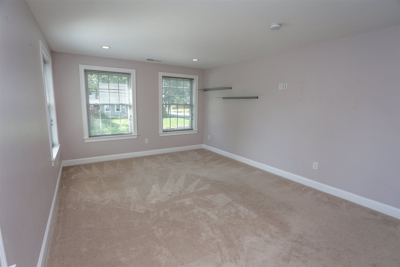 131 Harris Road Nashua, NH 03062 - Photo 19 of 40