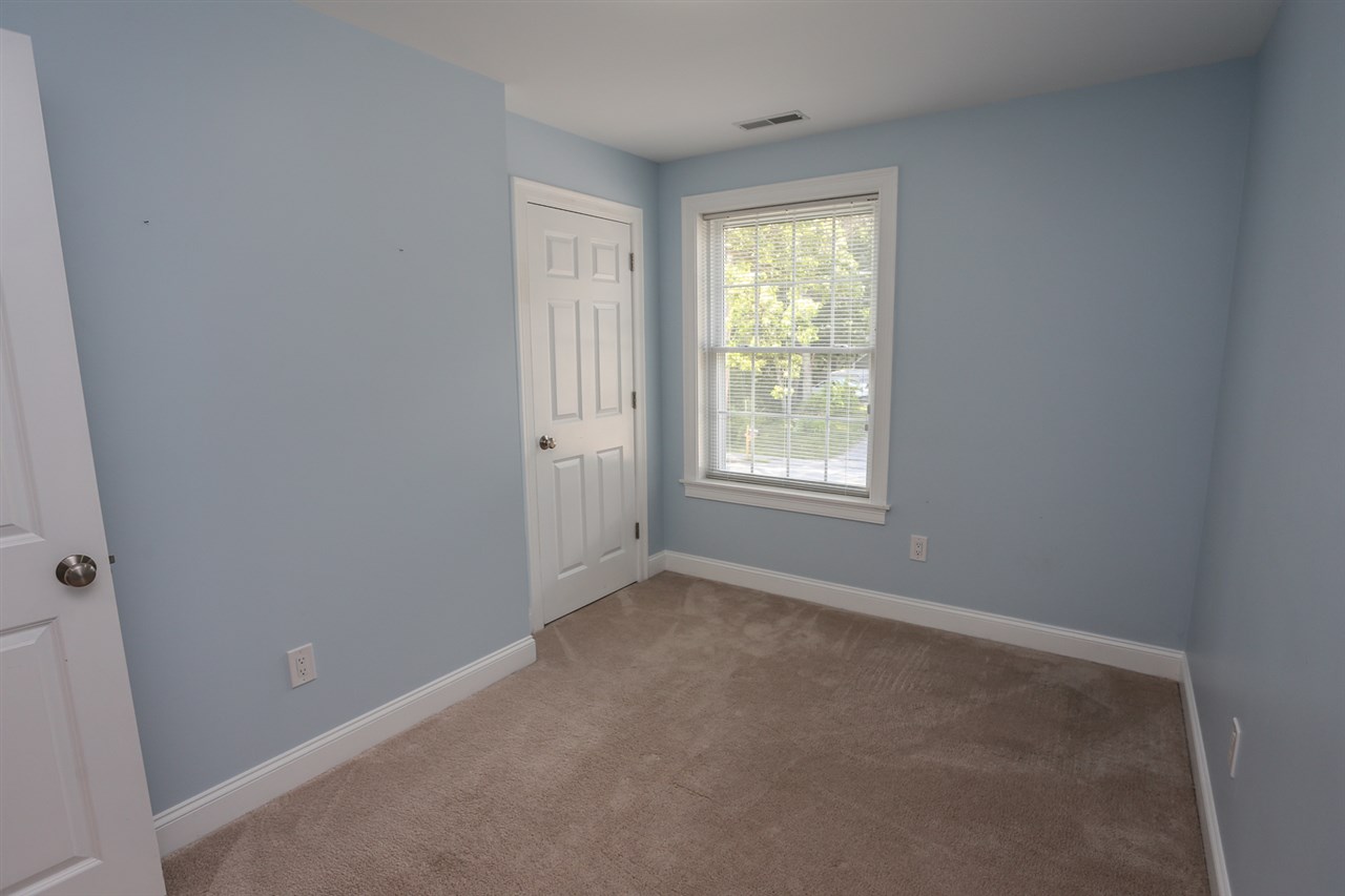 131 Harris Road Nashua, NH 03062 - Photo 26 of 40