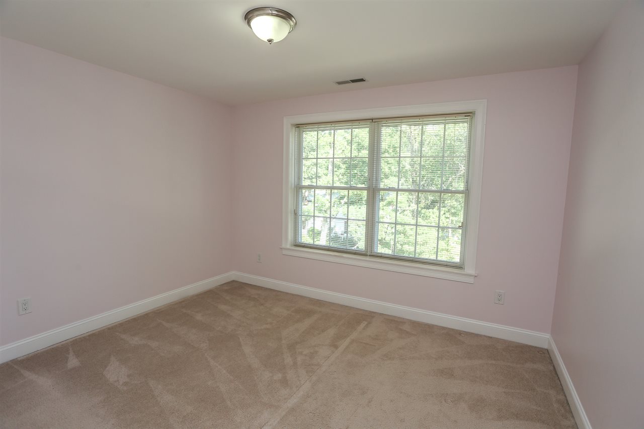 131 Harris Road Nashua, NH 03062 - Photo 27 of 40