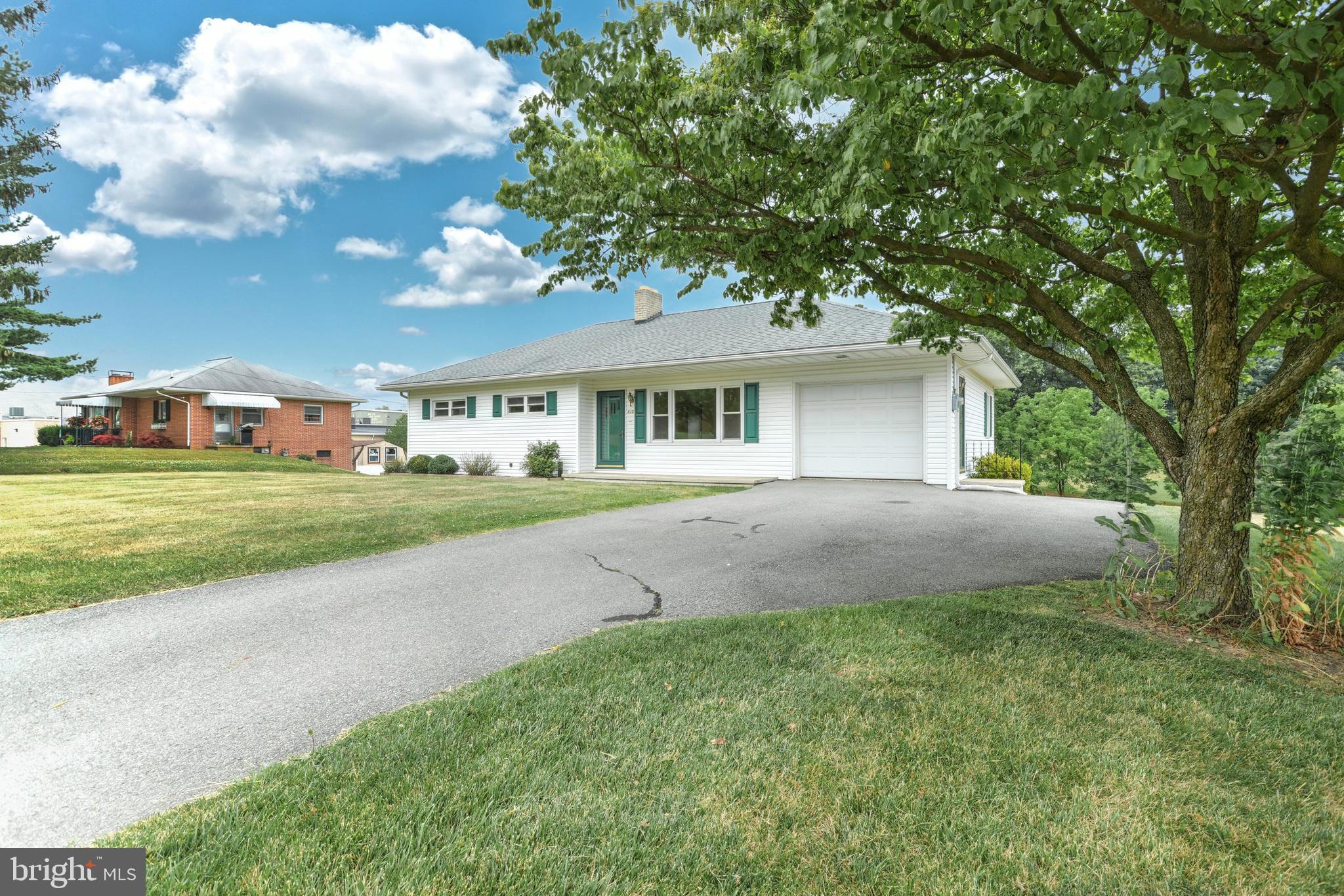 135 Springvale Road Red Lion, PA 17356 - Photo 3 of 39