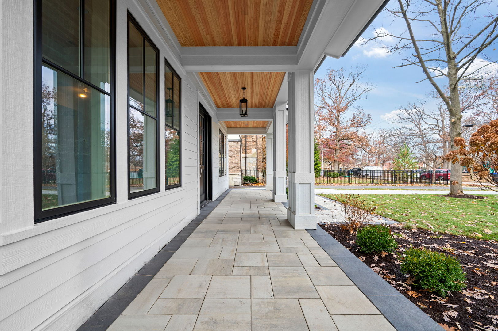 150 Linden Avenue Glencoe, IL 60022 - Photo 3 of 9 a view of a house with backyard and garden