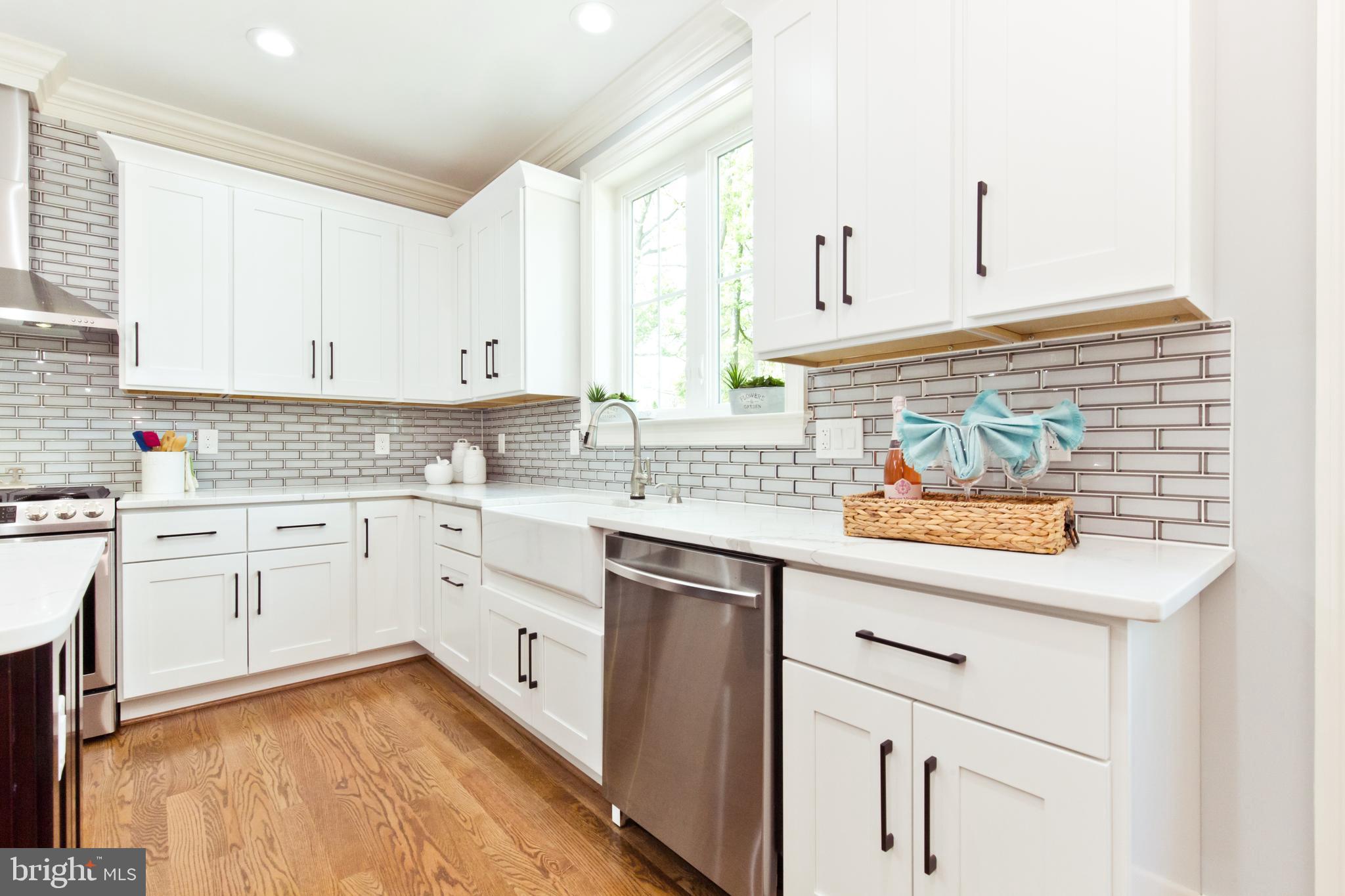 3122 Wayne Road Falls Church, VA 22042 - Photo 13 of 50 Glass backsplash