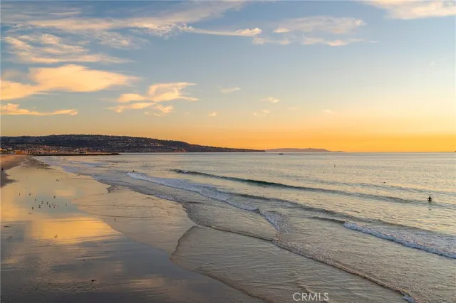 $6,699 | 931 1st Street, Unit A, Hermosa Beach, CA 90254
